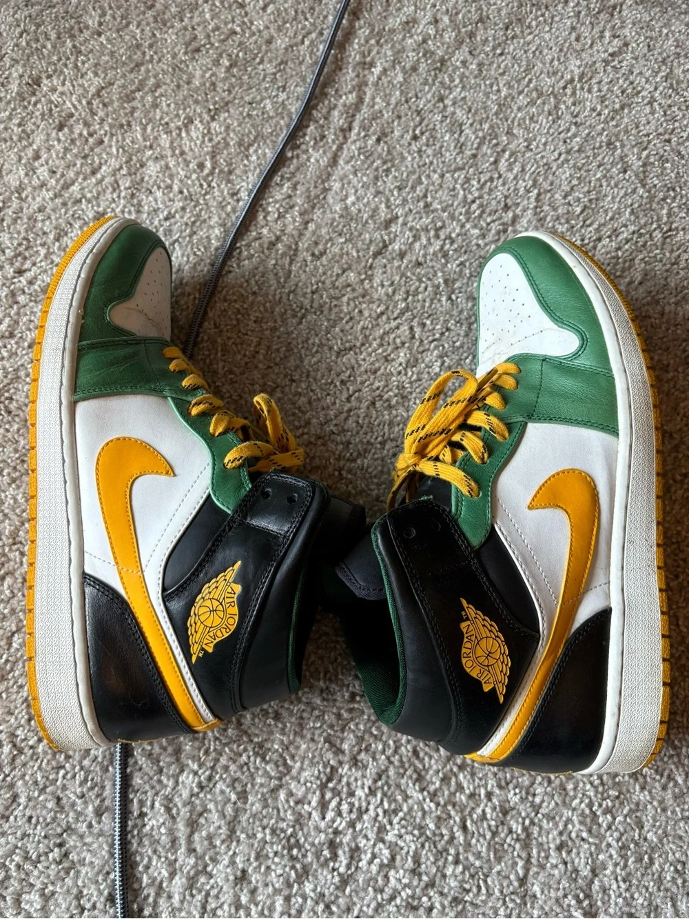 Air Jordan 1 Mid Retro Sonics sz men’s US 13